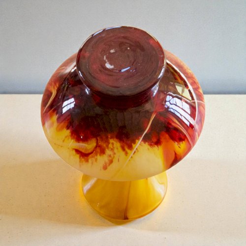 Vase de Murano en verre opalin soufflé circa 1960