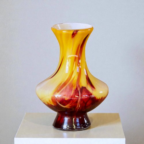 Vase de Murano en verre opalin soufflé circa 1960