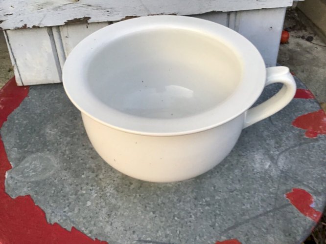 VASE DE NUIT POT DE CHAMBRE FAIENCE BLANCHE ST AMAND AMANDINOISE XXème
