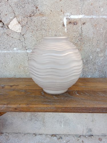 Vase de Pierre d’Avesn en verre moulé-pressé, travail français dans le pur style Art Déco