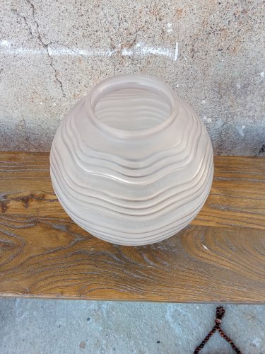 Vase de Pierre d’Avesn en verre moulé-pressé, travail français dans le pur style Art Déco