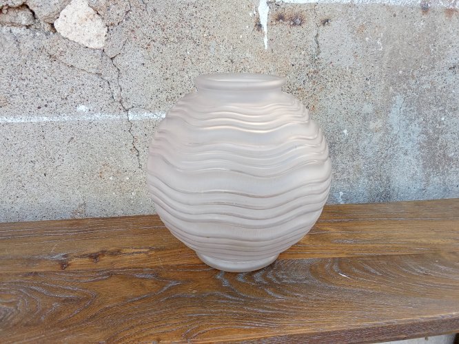 Vase de Pierre d’Avesn en verre moulé-pressé, travail français dans le pur style Art Déco
