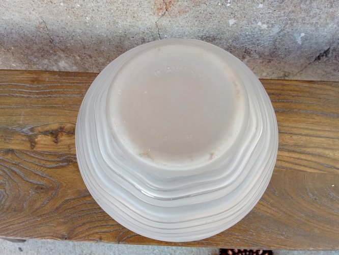 Vase de Pierre d’Avesn en verre moulé-pressé, travail français dans le pur style Art Déco
