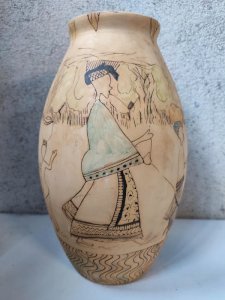 original African style decorative vase signed Karien Baird in good condition