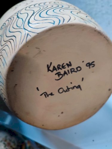 vase decor orignal style africain signé Karien Baird en bon etat