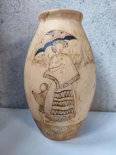vase decor orignal style africain signé Karien Baird en bon etat