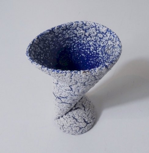 vase diabolo asymétrique vintage en grès des neiges Fat Lava