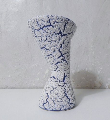 vase diabolo asymétrique vintage en grès des neiges Fat Lava