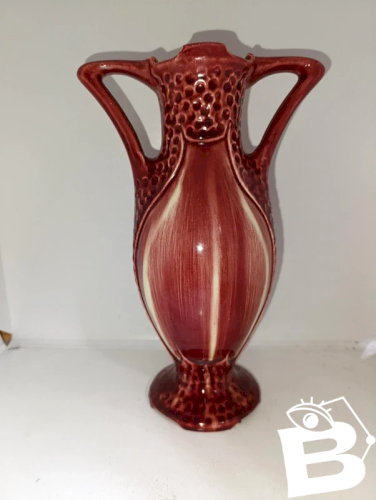 vase en barbotine vierzon signature au papillon louis gueule ? en bon etat