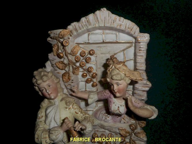 VASE EN BISCUIT COLORISE