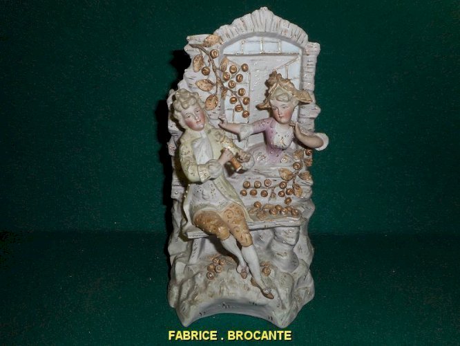 VASE EN BISCUIT COLORISE