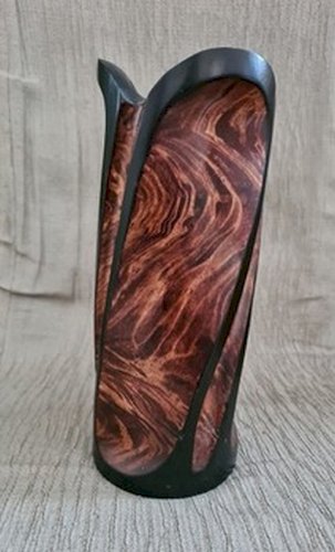 Vase en bois, décor façon flamme, torsadé, 25 cm x 10 cm