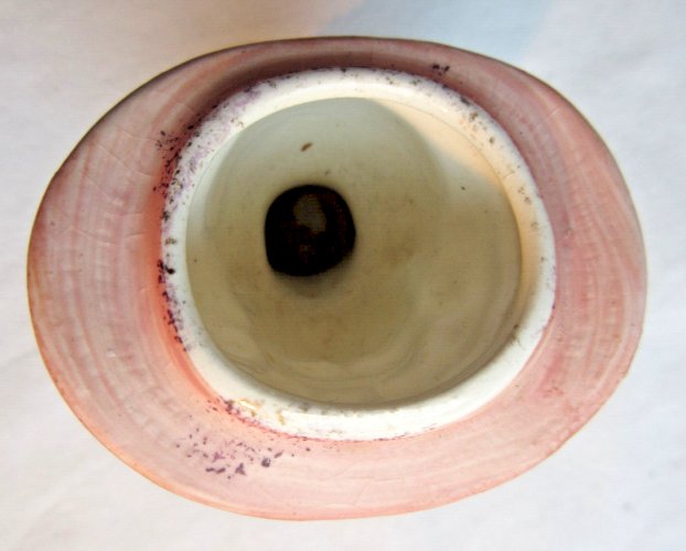 Vase en céramique du Japon: Femme au chapeau avec bijoux en perles nacrées