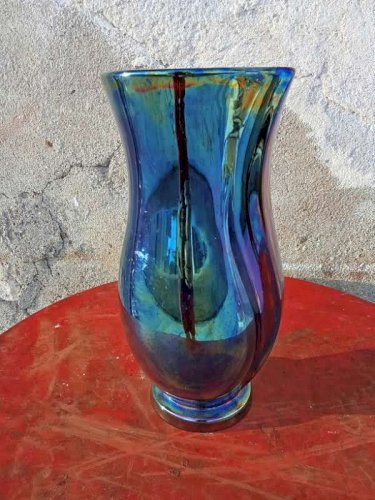 Vase en céramique irisée