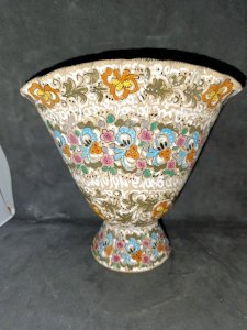 Italian ceramic vase Molaroni Pesaro Italia floral decoration in good condition.