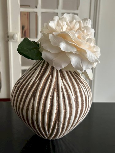 vase en céramique striée 1970