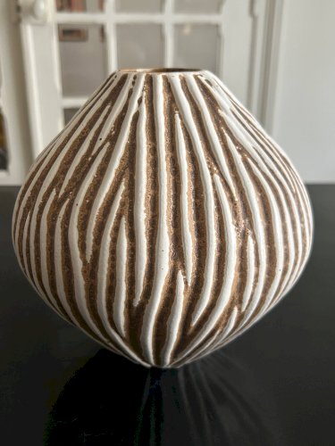 vase en céramique striée 1970