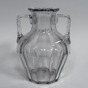 Vase en cristal avec anses Baccarat XIXe pans coupés L9321