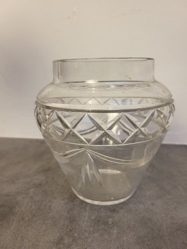 VASE EN CRISTAL CISELE