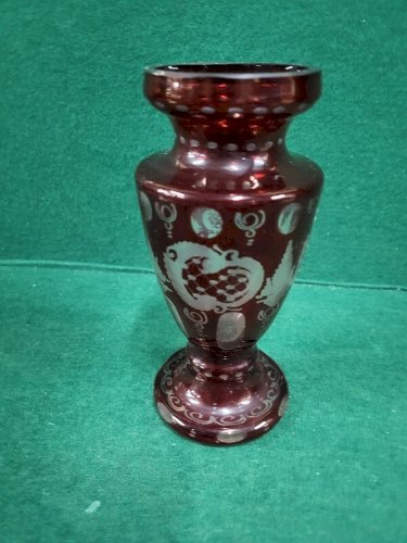 VASE EN CRISTAL DE BOHEME ROUGE