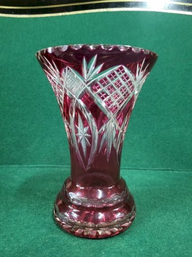 VASE EN CRISTAL DE BOHEME ROUGE