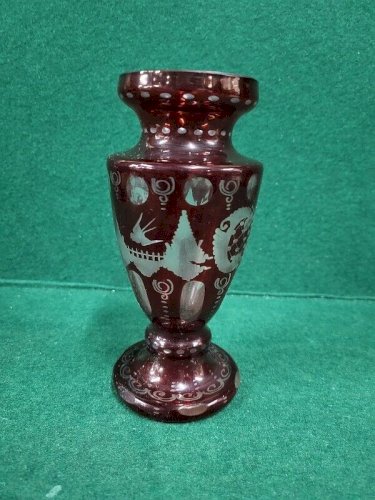 VASE EN CRISTAL DE BOHEME ROUGE