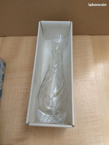 Vase En Cristal De Bohême Torsade Signe En Bon État.