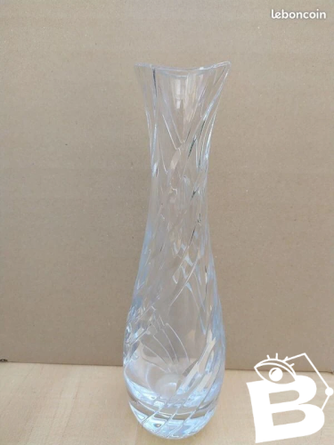 Vase En Cristal De Bohême Torsade Signe En Bon État.