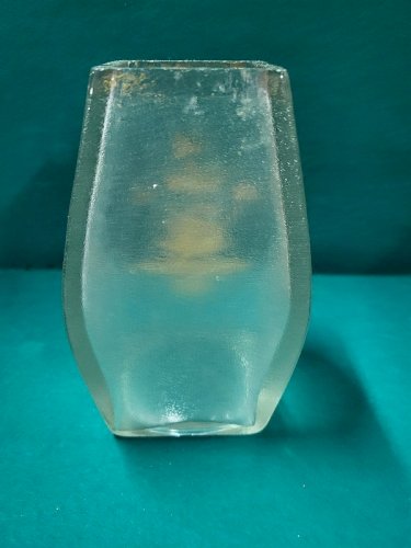 VASE EN CRISTAL GIVRE DECOR D'UN CYGNE COURONNE DORE