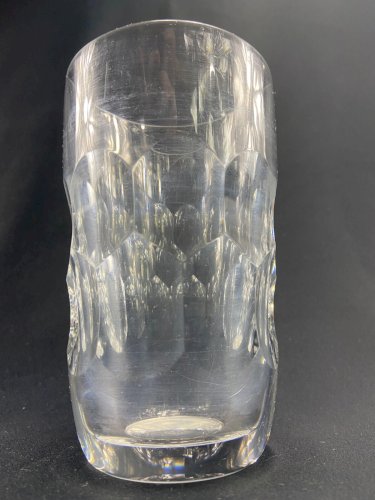 Vase en cristal taillé signé BACCARAT