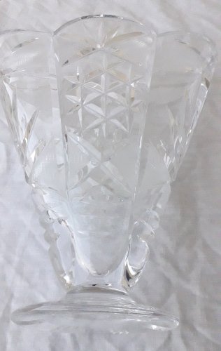 Vase en cristal taillé