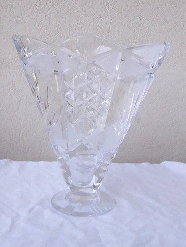 Vase en cristal taillé