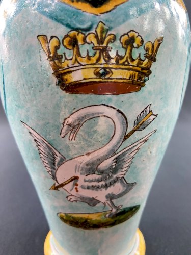 Vase en faïence de Blois signée Ulysse Bruneau Balon décor de cygne et couronne