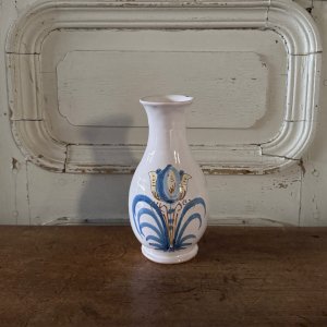 Vase en faïence de Nevers XVIIIe décor floral fond blanc M3646