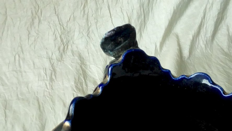 VASE EN FAIENCE GIEN BLEU DE FOUR DECOR EMAILLE TETE DE DAUPHIN POISSON FIN 19 E