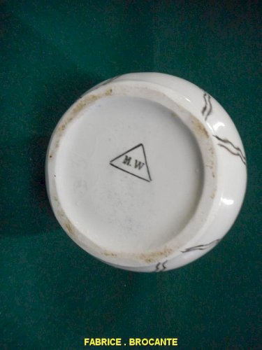 VASE EN FAIENCE MW