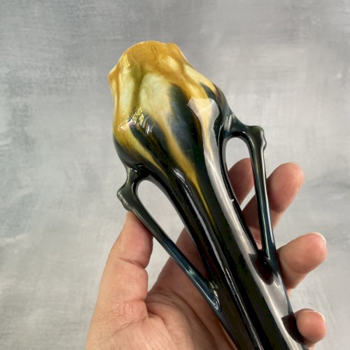 Vase en faïence style art nouveau forme de fleur tulipe , Belgique Thulin ?