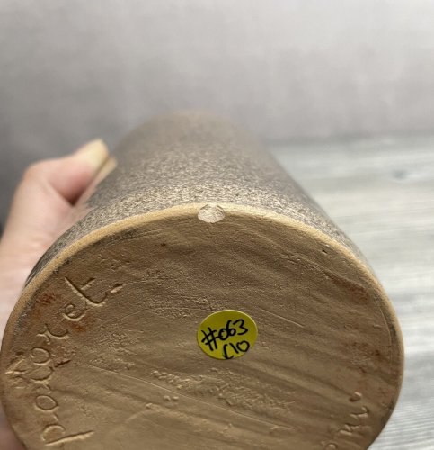 Vase en forme de bouteille signé Pacoret ? style brutaliste