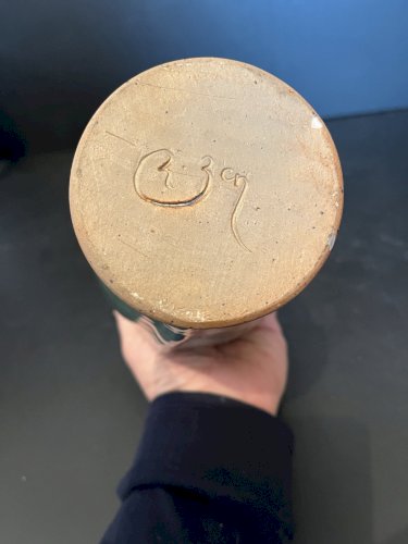 vase en Grès Vernissé vert  Signature à identifier artisanat poterie potier
