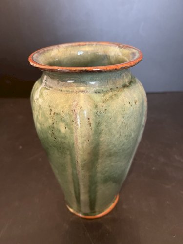 vase en Grès Vernissé vert  Signature à identifier artisanat poterie potier