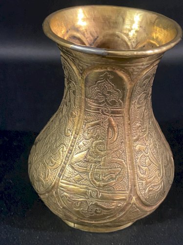 Vase en laiton finement ciselé à décor de calligraphies Art de l'Islam fin XIXe