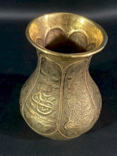 Vase en laiton finement ciselé à décor de calligraphies Art de l'Islam fin XIXe