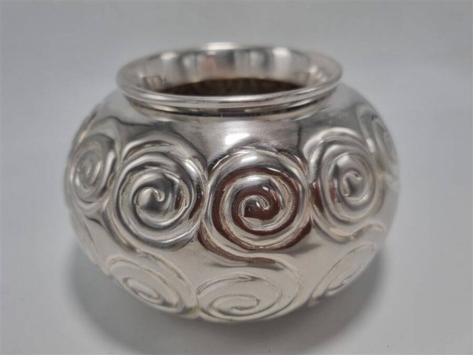 Vase en métal argenté