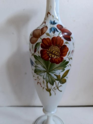 vase en opaline à decor floral 1ere partie du 20 eme siecle en bon etat