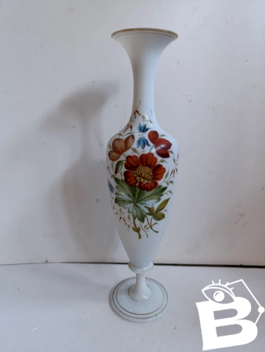 vase en opaline à decor floral 1ere partie du 20 eme siecle en bon etat