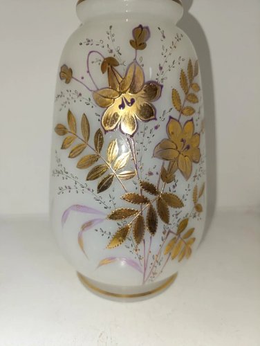 vase en opaline à decor floral fin 19eme debut 20eme en bon etat