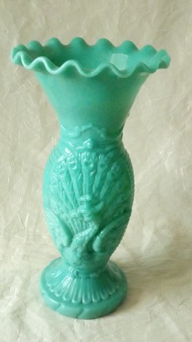 VASE EN  OPALINE DE FOIRE DECOR OISEAU DU PARADIS EN RELIEF FIN 19 éme