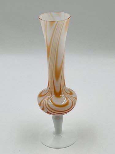 Vase en opaline orange