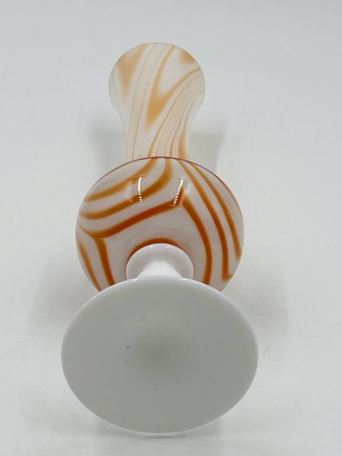Vase en opaline orange