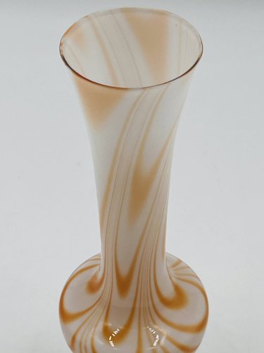 Vase en opaline orange